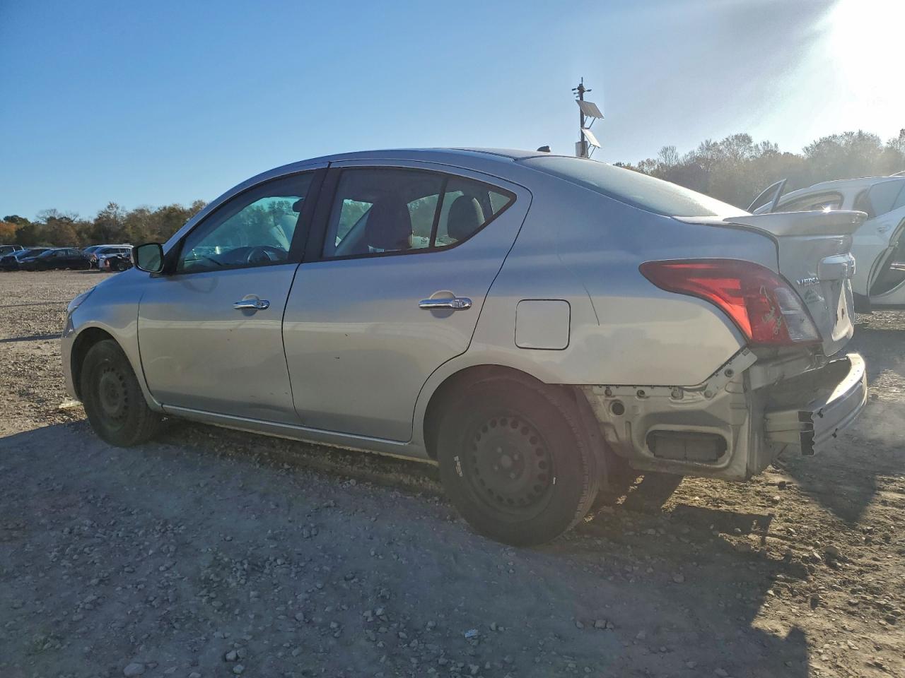 2019 NISSAN VERSA S photo 2