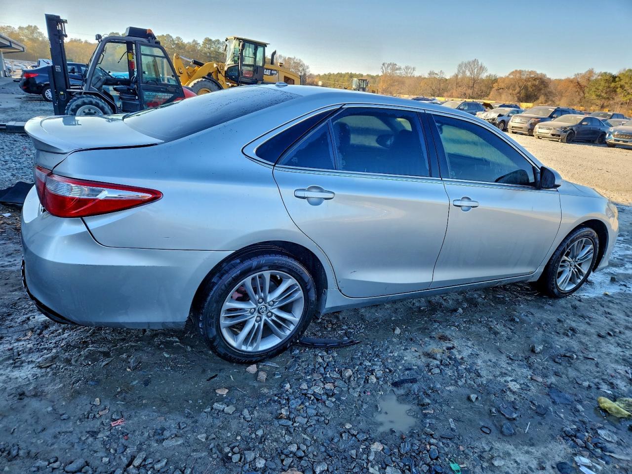 2016 TOYOTA CAMRY LE photo 3
