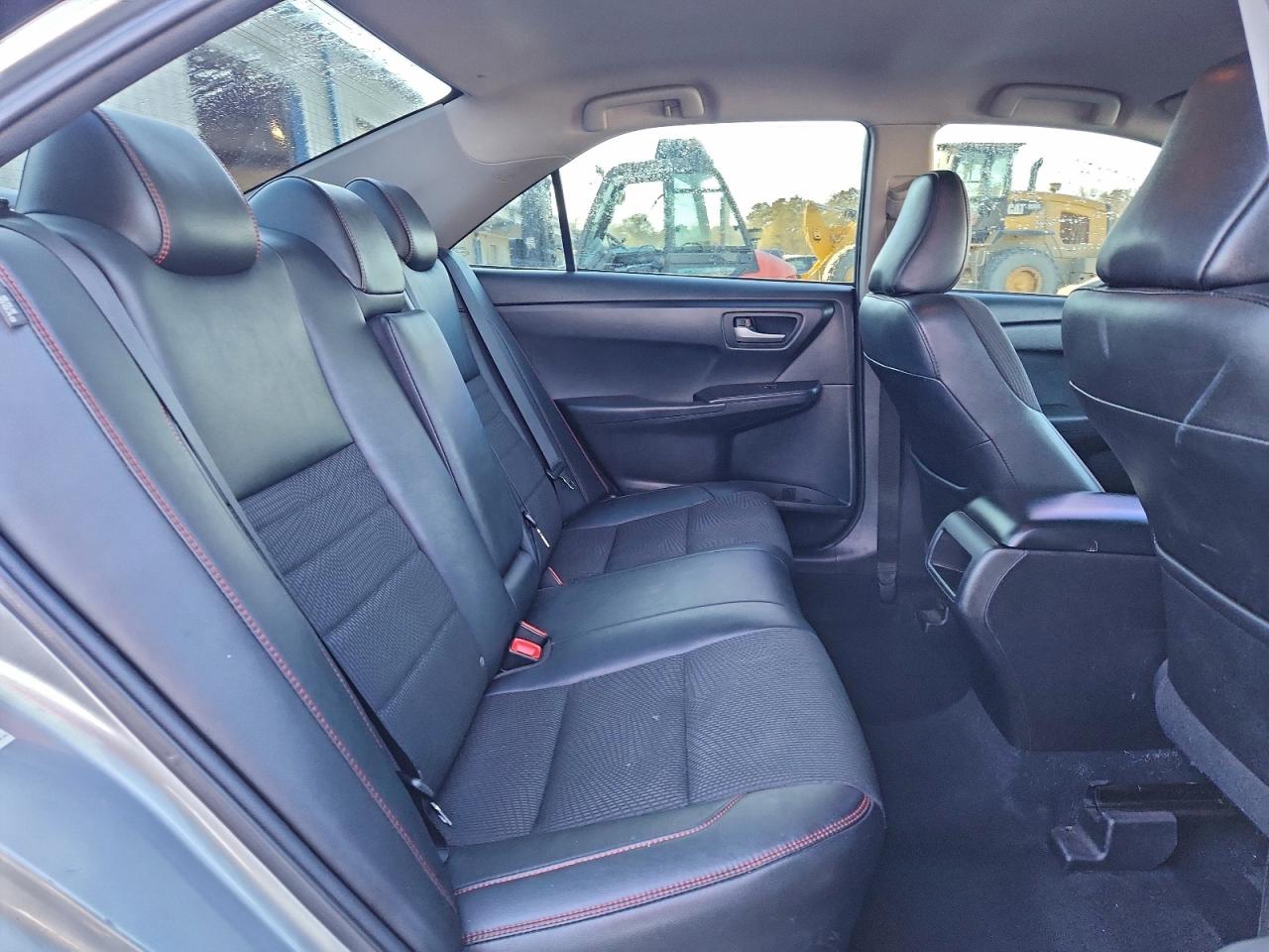 2016 TOYOTA CAMRY LE photo 10