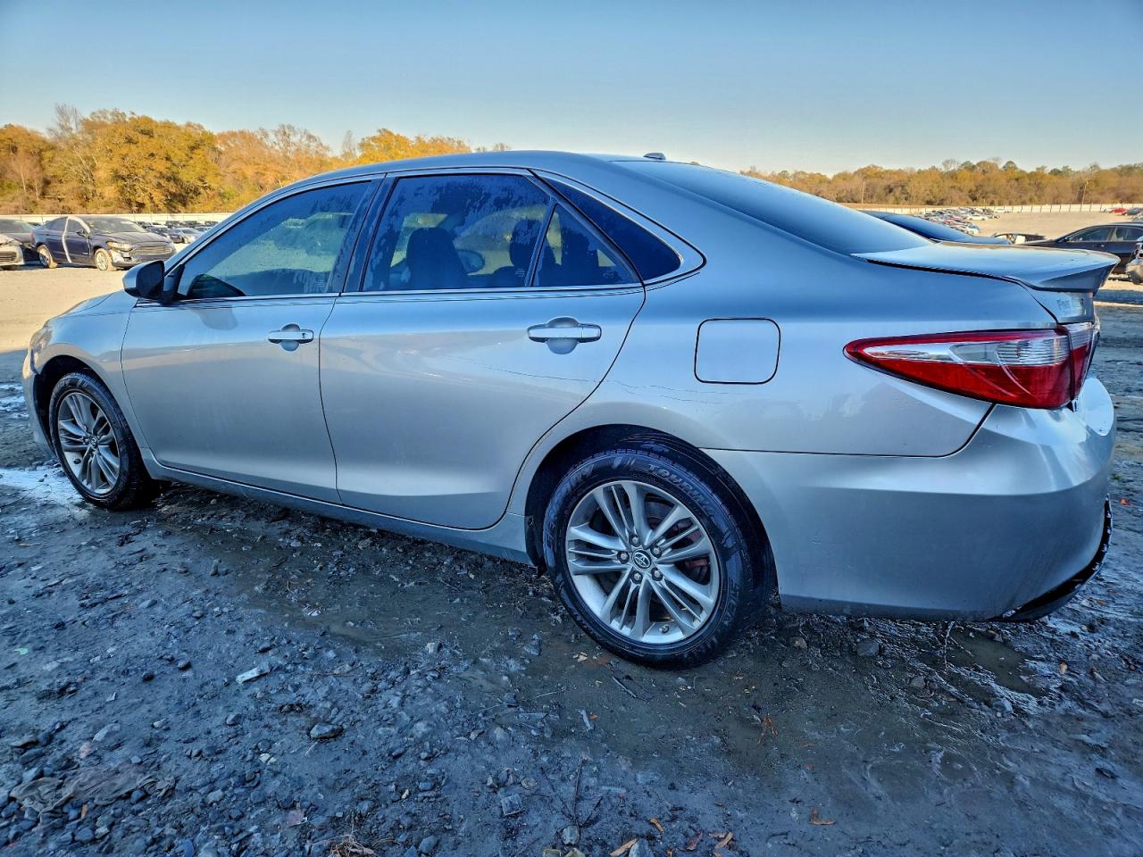 2016 TOYOTA CAMRY LE photo 2