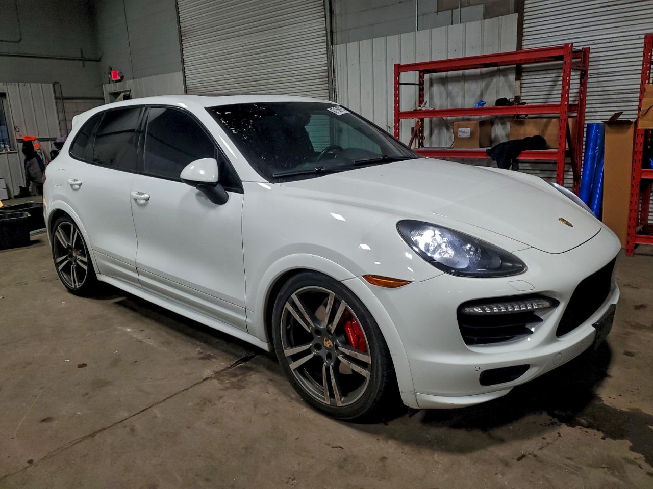2013 PORSCHE CAYENNE GTS photo 4