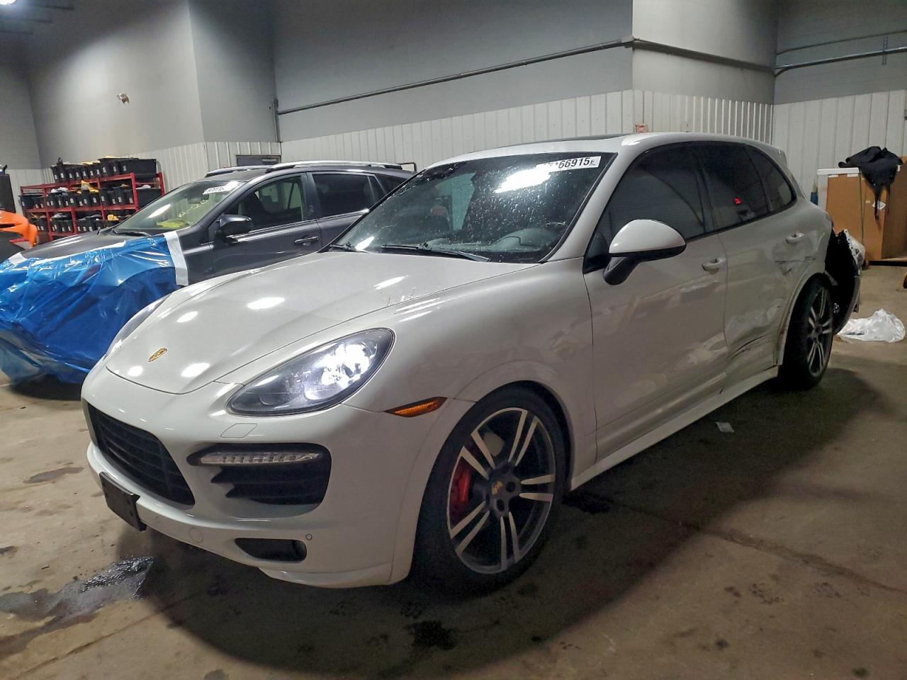 2013 PORSCHE CAYENNE