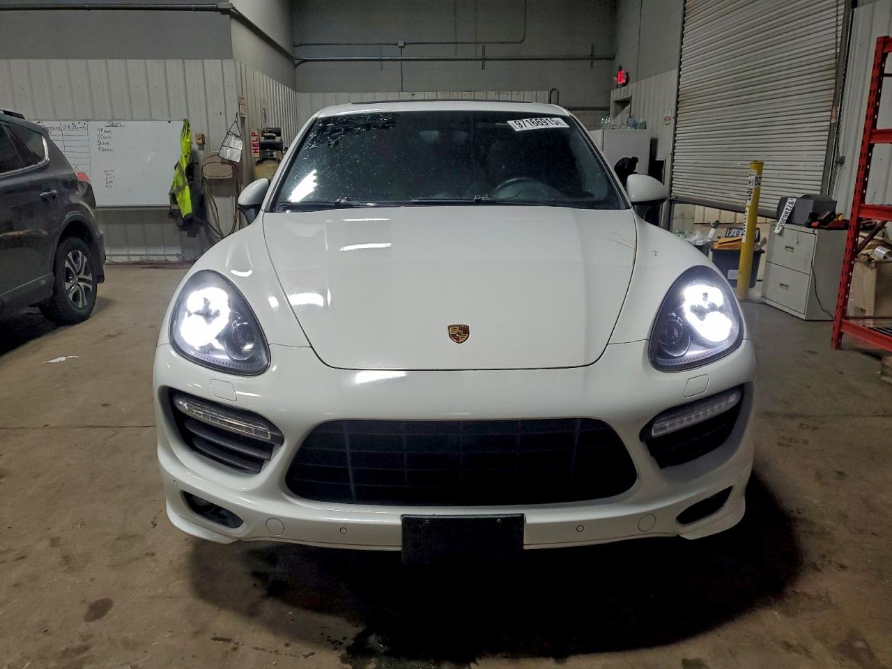 2013 PORSCHE CAYENNE GTS photo 5