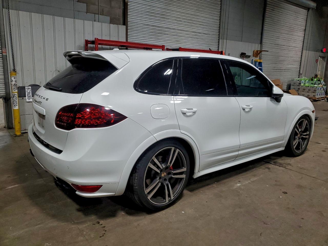 2013 PORSCHE CAYENNE GTS photo 3