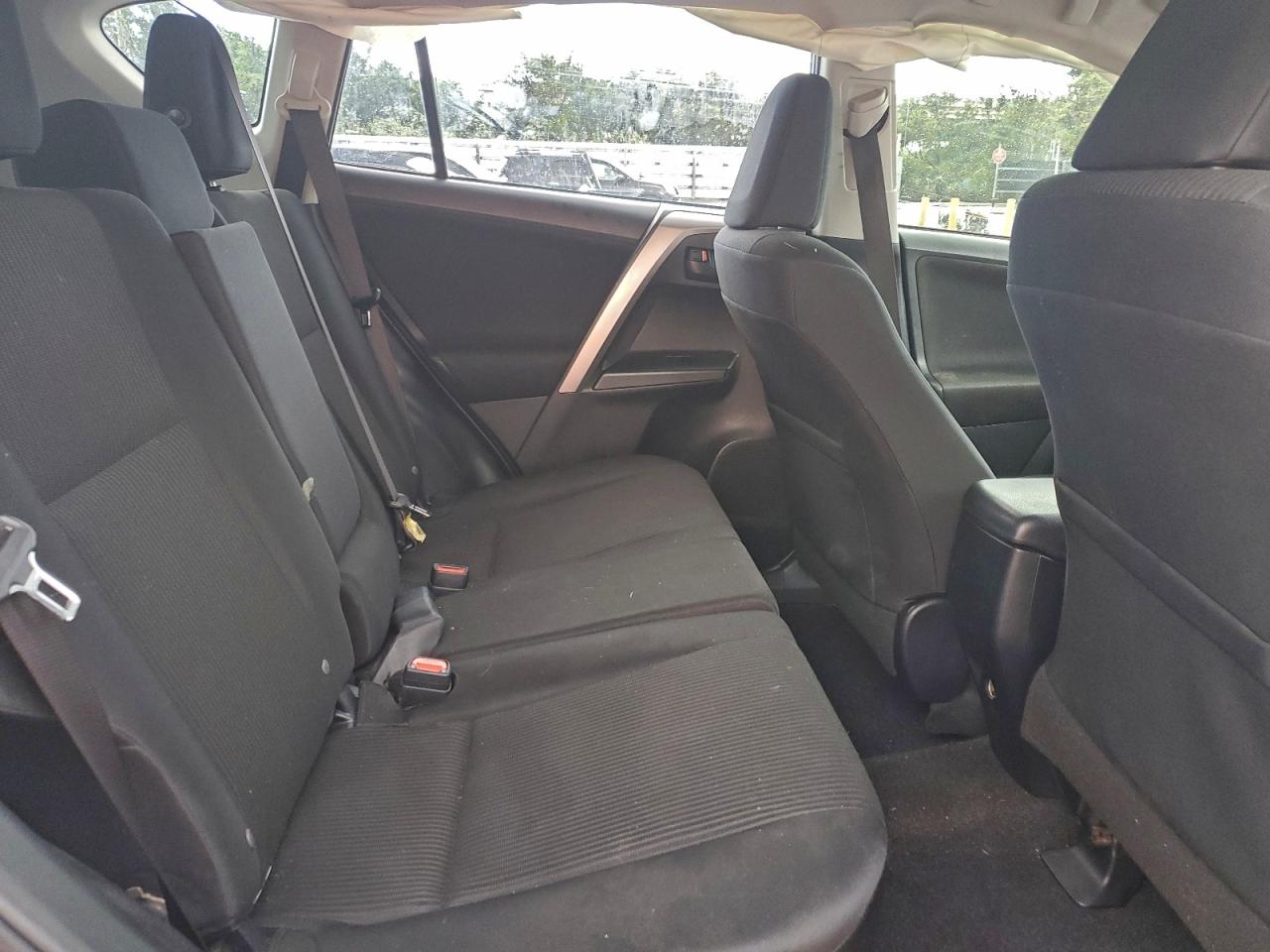 2018 TOYOTA RAV4 LE photo 10