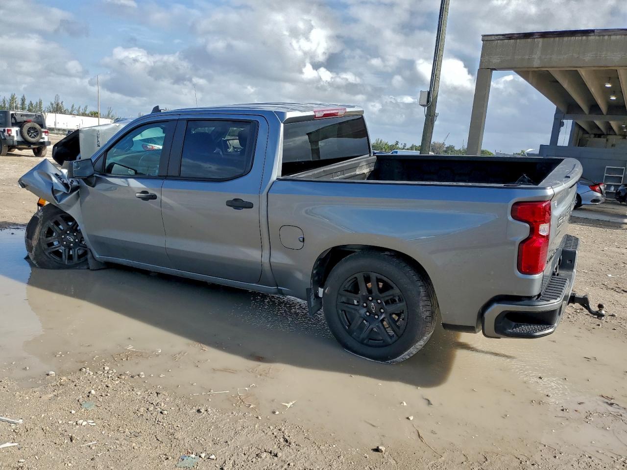 2024 CHEVROLET SILVERADO C1500 CUSTOM photo 2