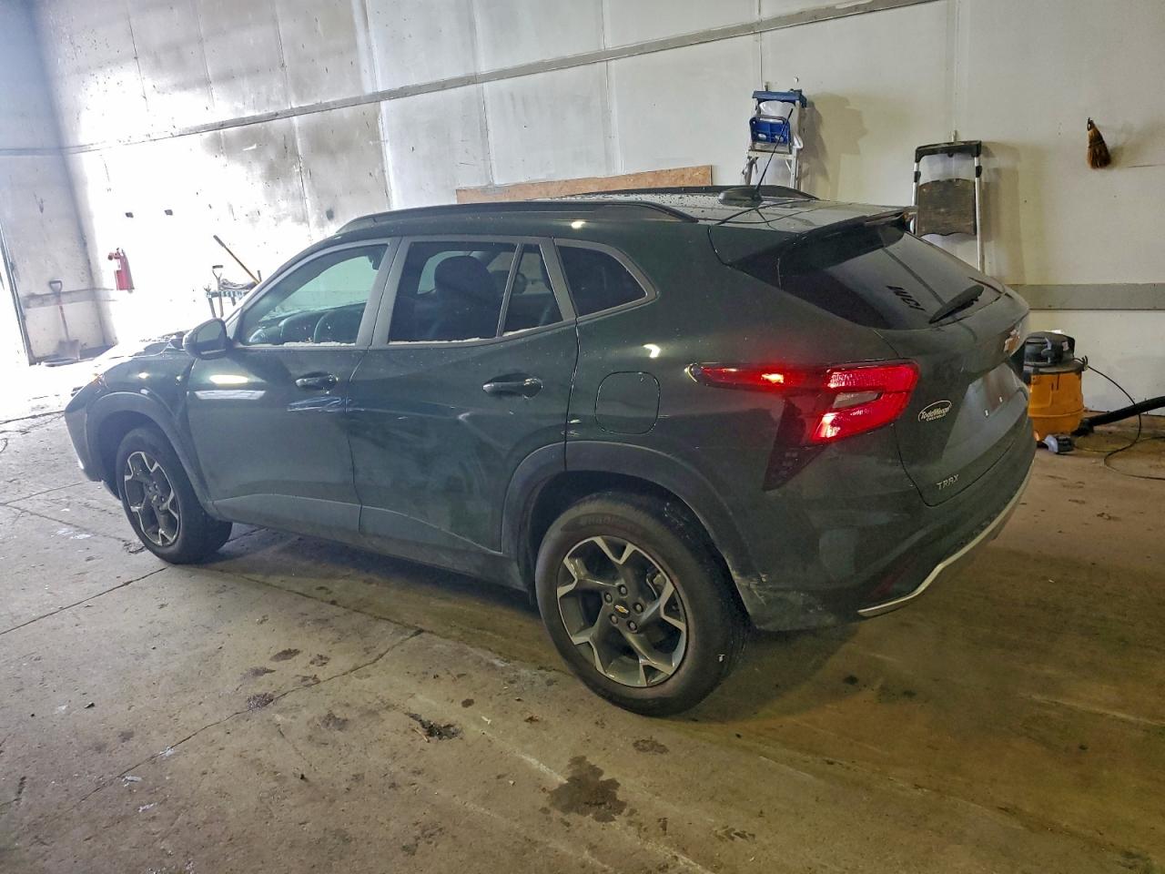 2025 CHEVROLET TRAX 1LT photo 2