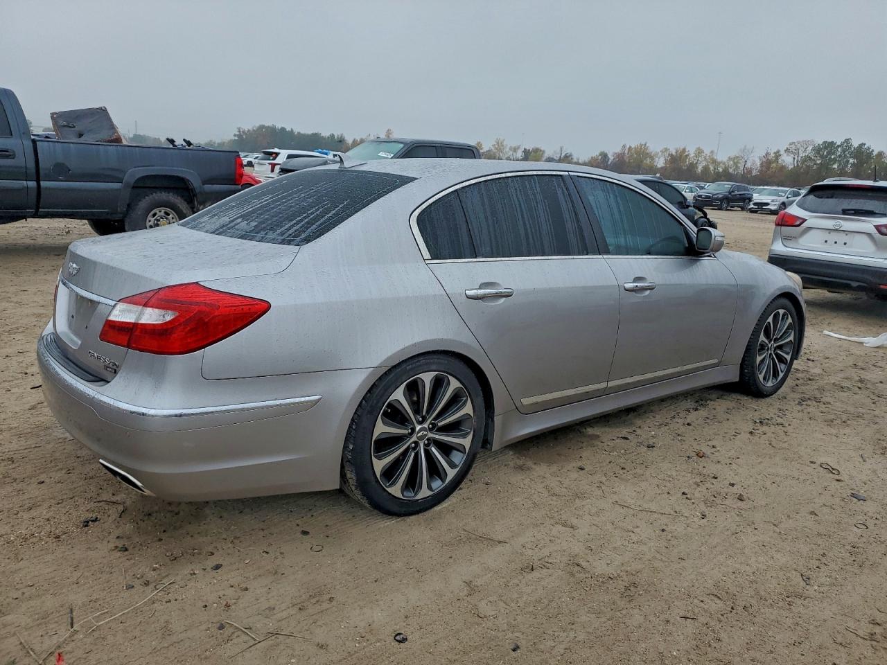 2012 HYUNDAI GENESIS 5.0L photo 3