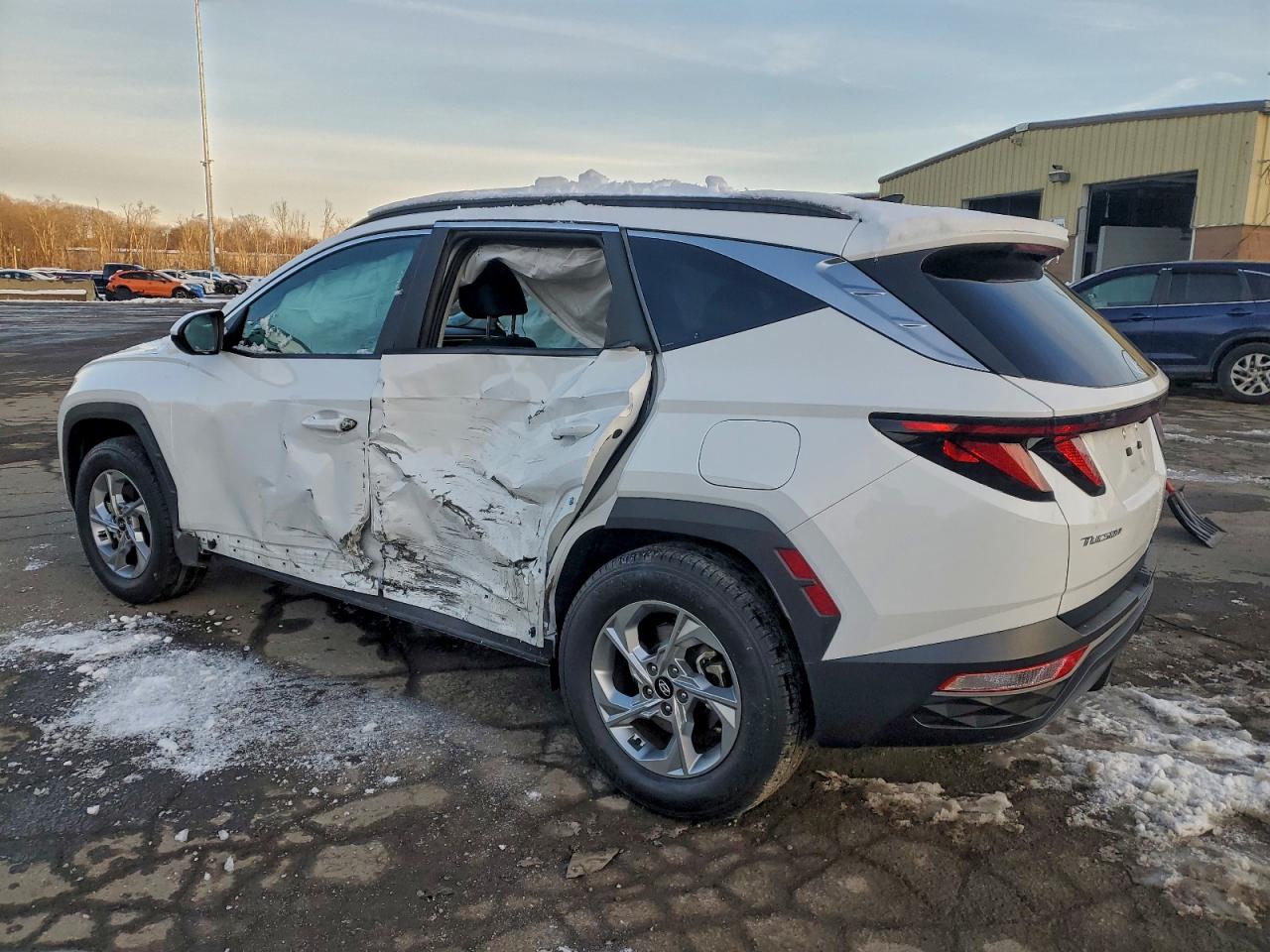 2024 HYUNDAI TUCSON SEL photo 2