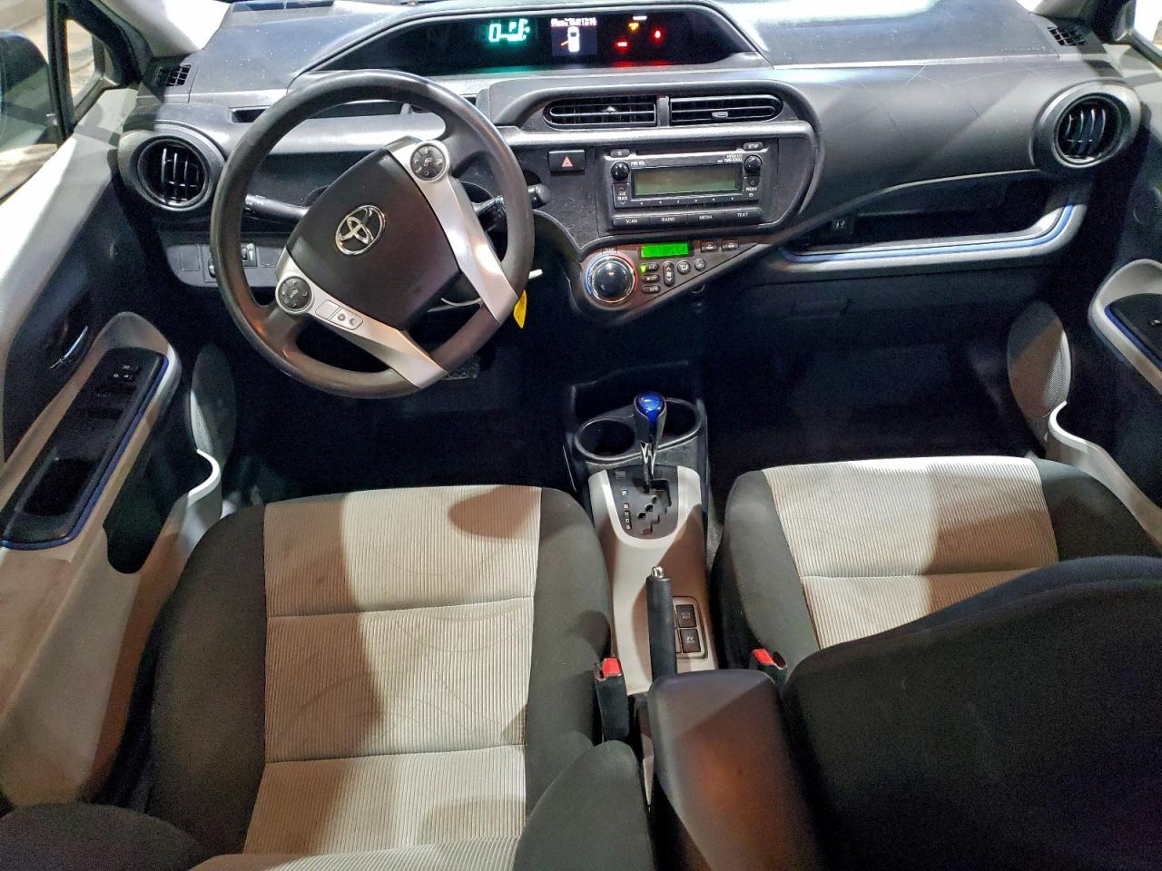 2013 TOYOTA PRIUS C photo 8