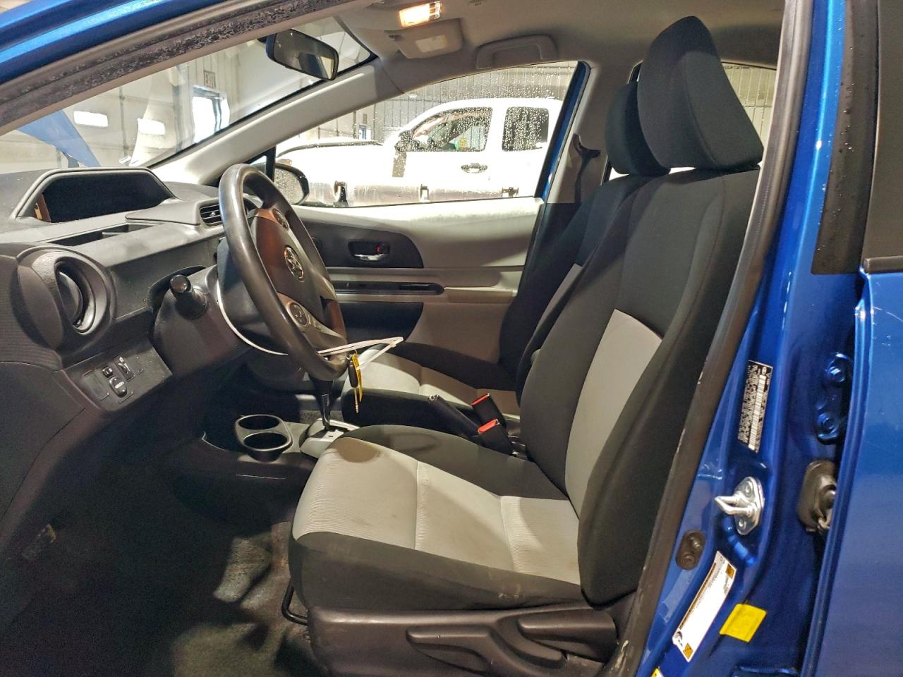 2013 TOYOTA PRIUS C photo 7