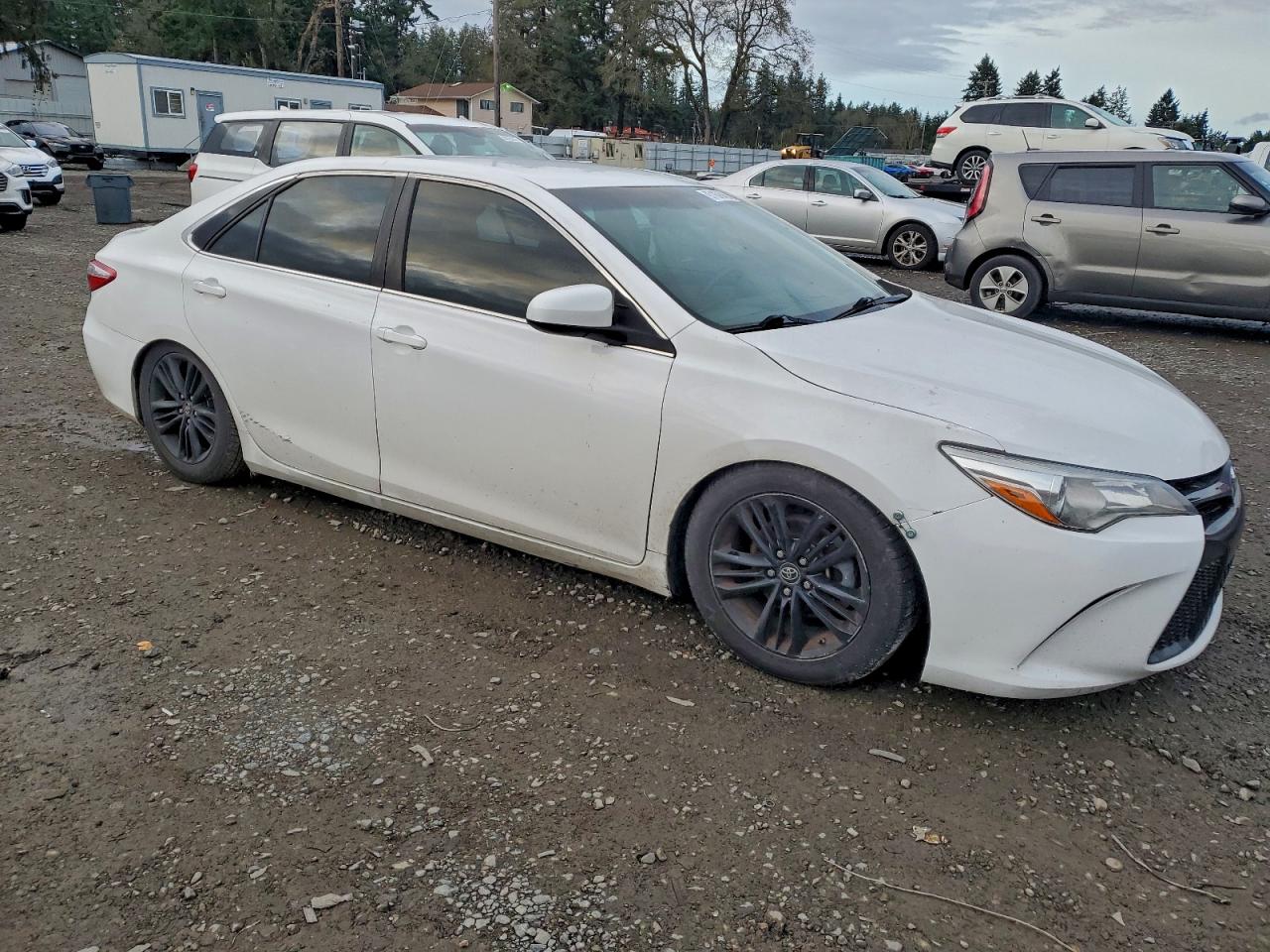 2017 TOYOTA CAMRY LE photo 4