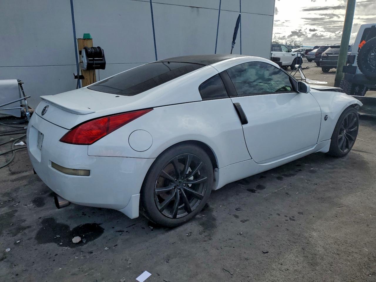 2004 NISSAN 350Z COUPE photo 3