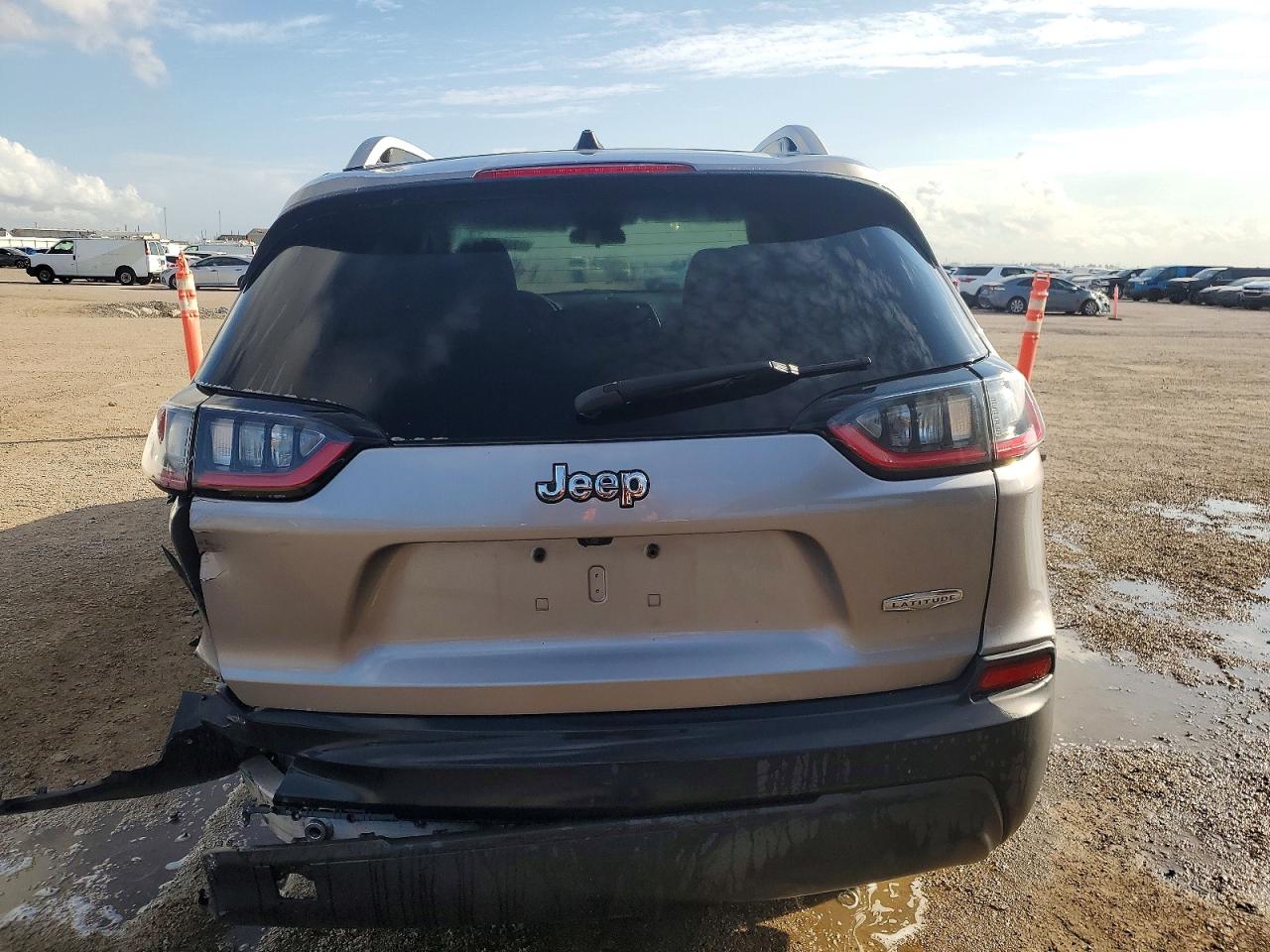2019 JEEP CHEROKEE LATITUDE photo 6