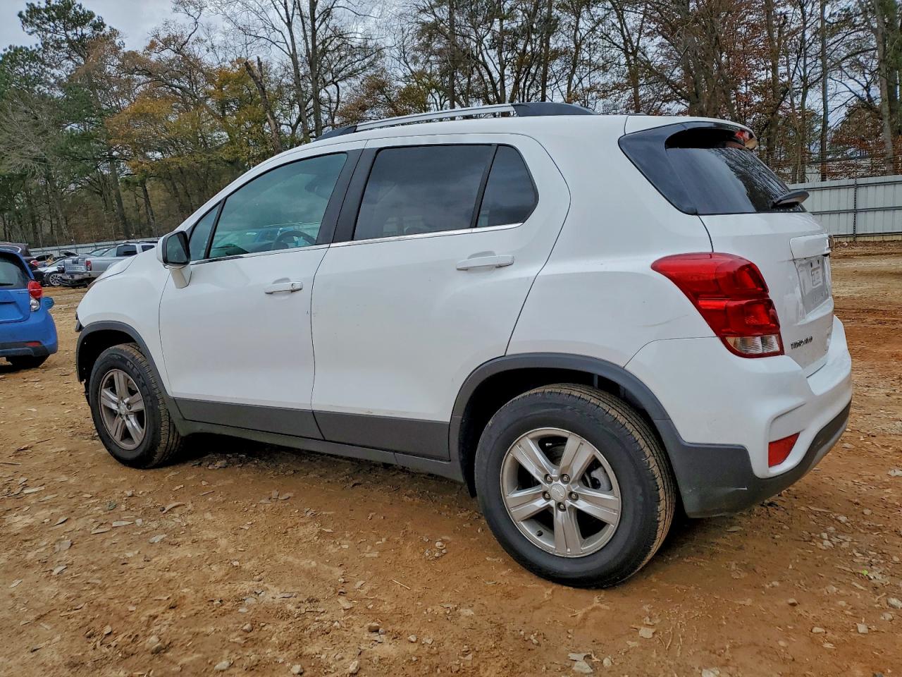 2019 CHEVROLET TRAX 1LT photo 2