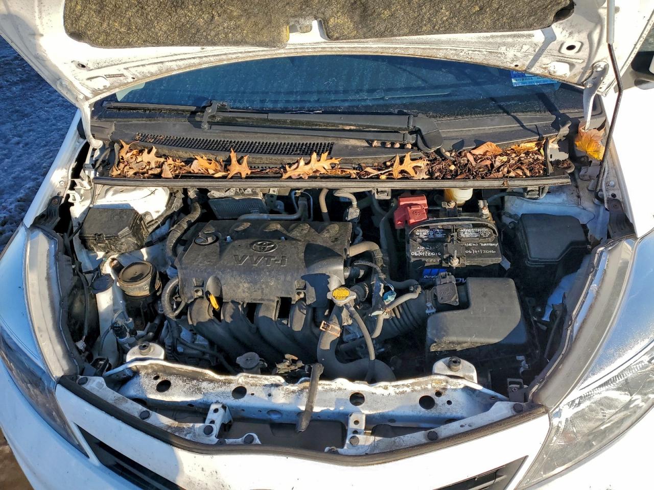 2014 TOYOTA YARIS photo 12