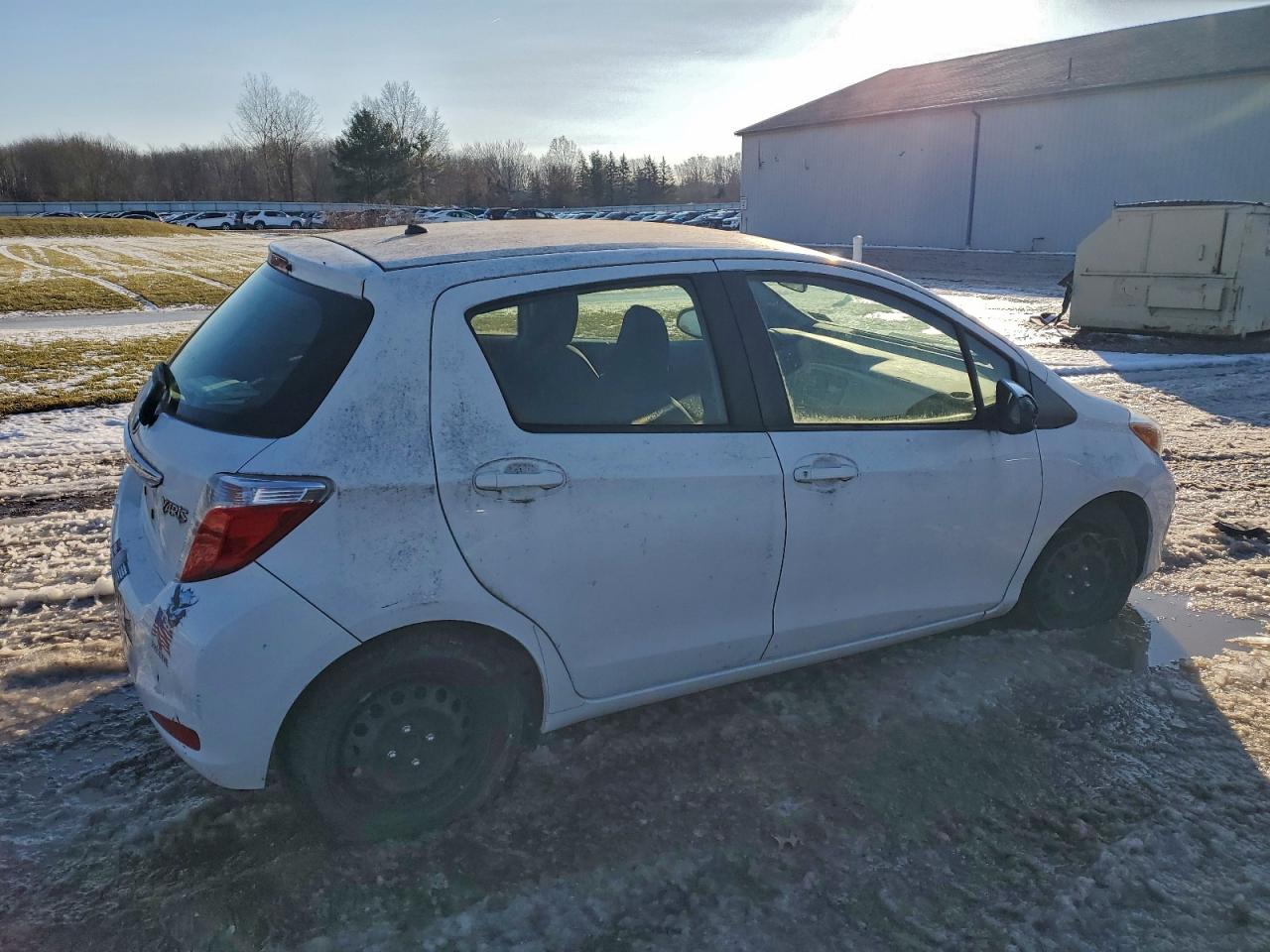 2014 TOYOTA YARIS photo 3