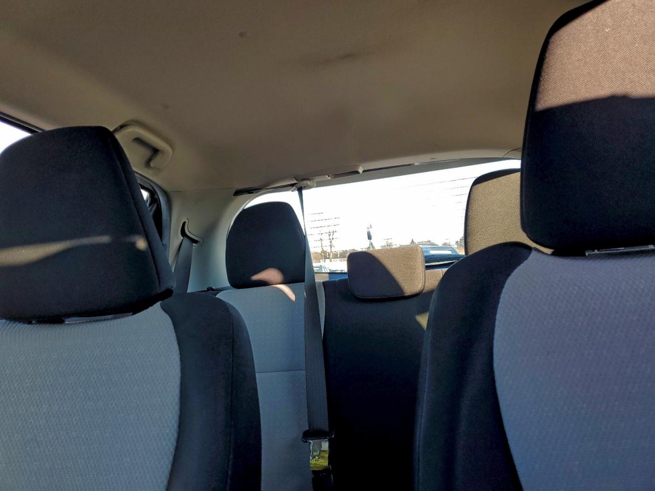 2014 TOYOTA YARIS photo 10