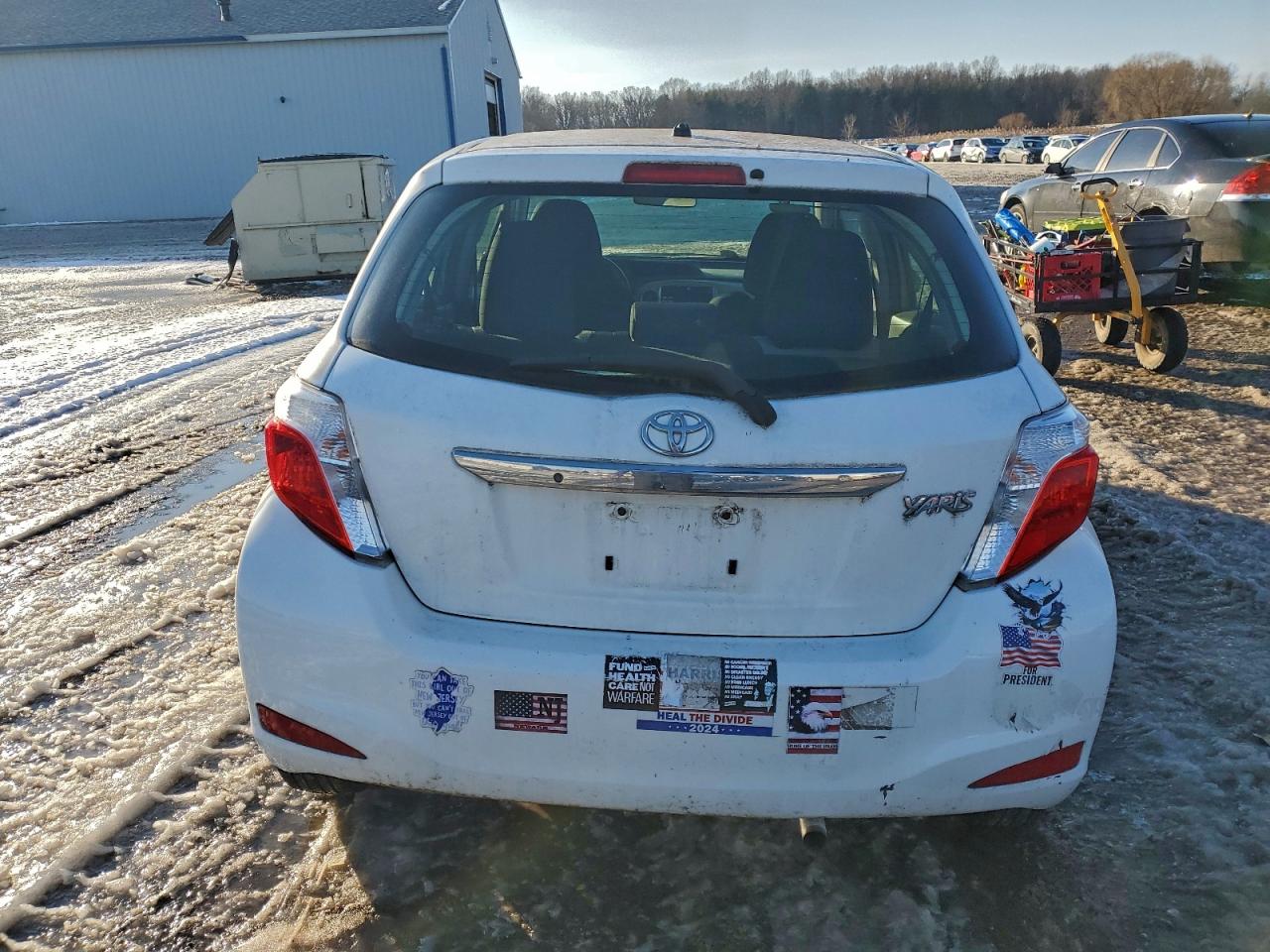 2014 TOYOTA YARIS photo 6