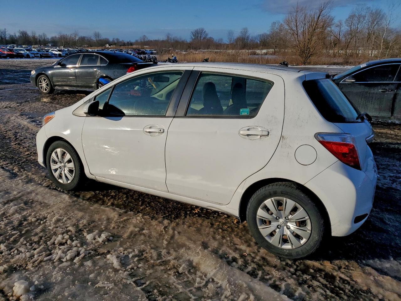 2014 TOYOTA YARIS photo 2