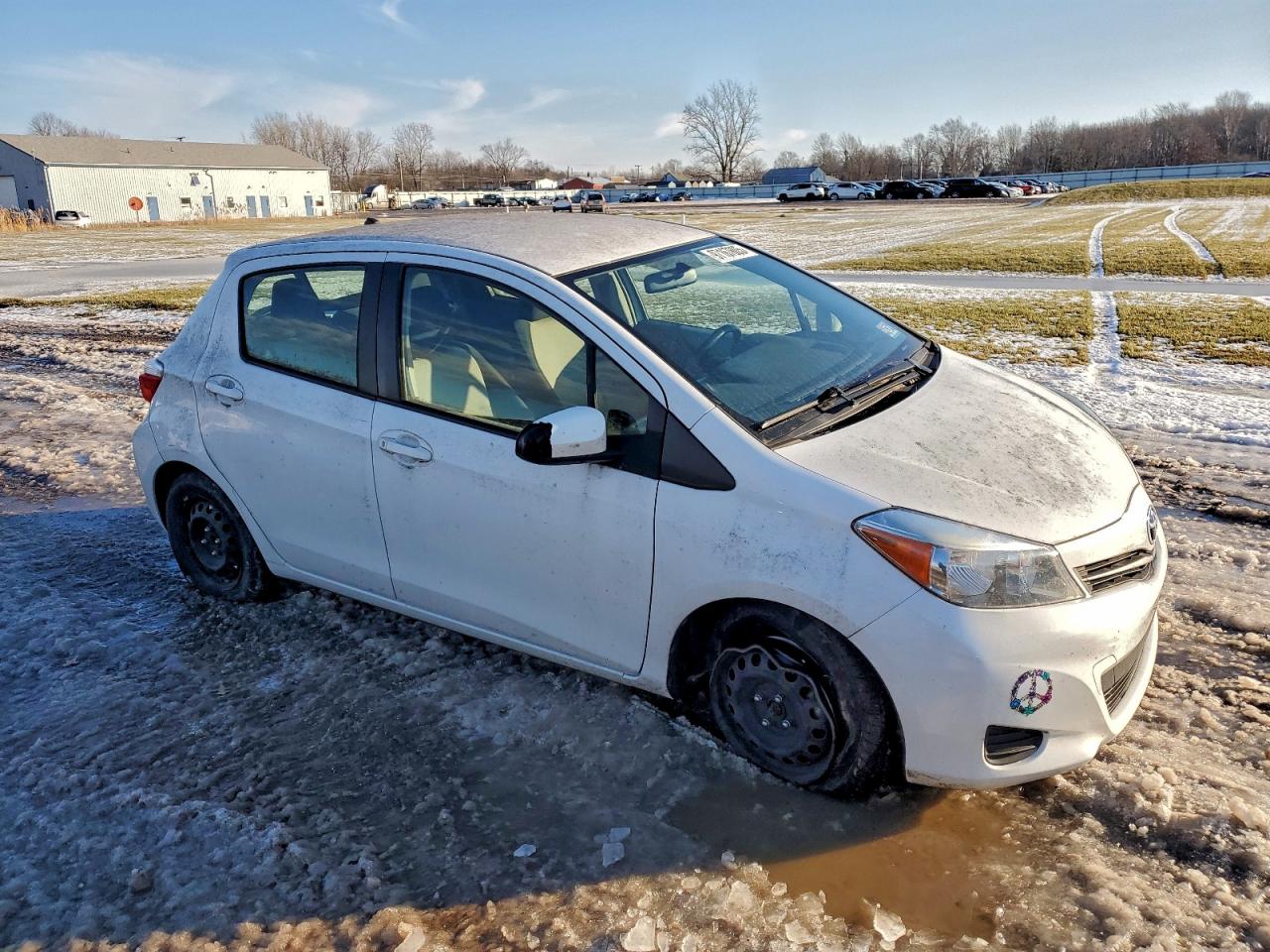 2014 TOYOTA YARIS photo 4