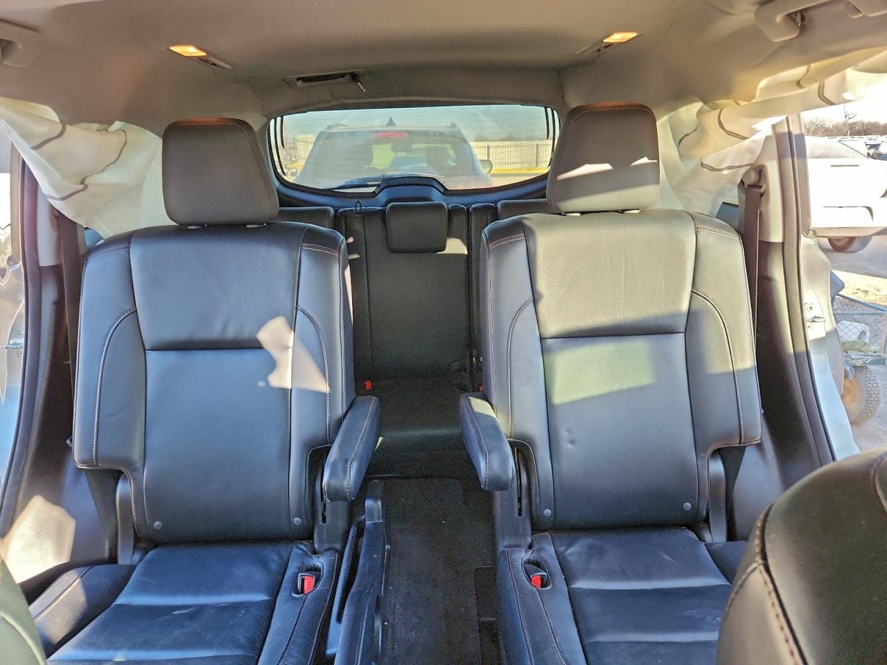 2016 TOYOTA HIGHLANDER XLE photo 10