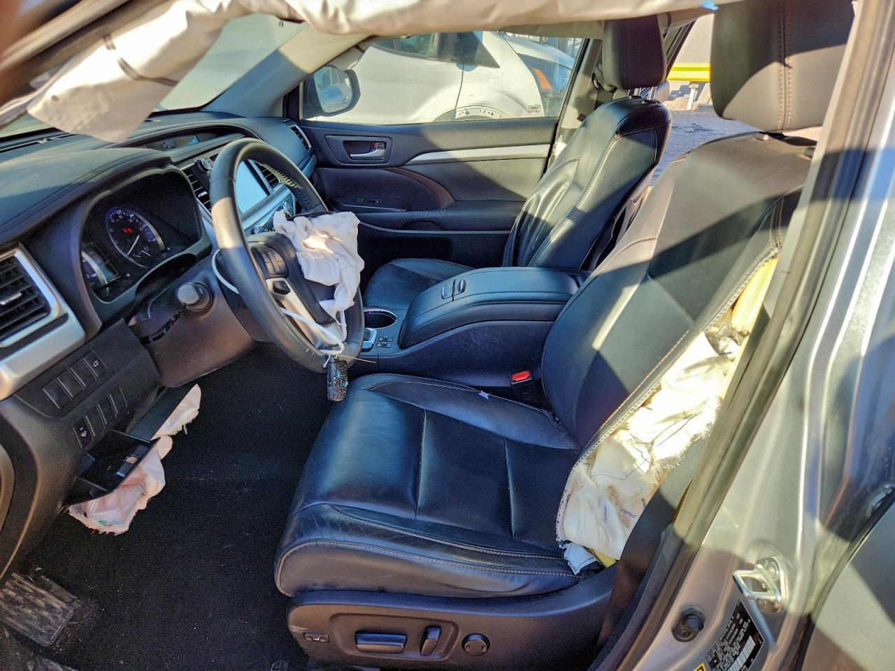 2016 TOYOTA HIGHLANDER XLE photo 7