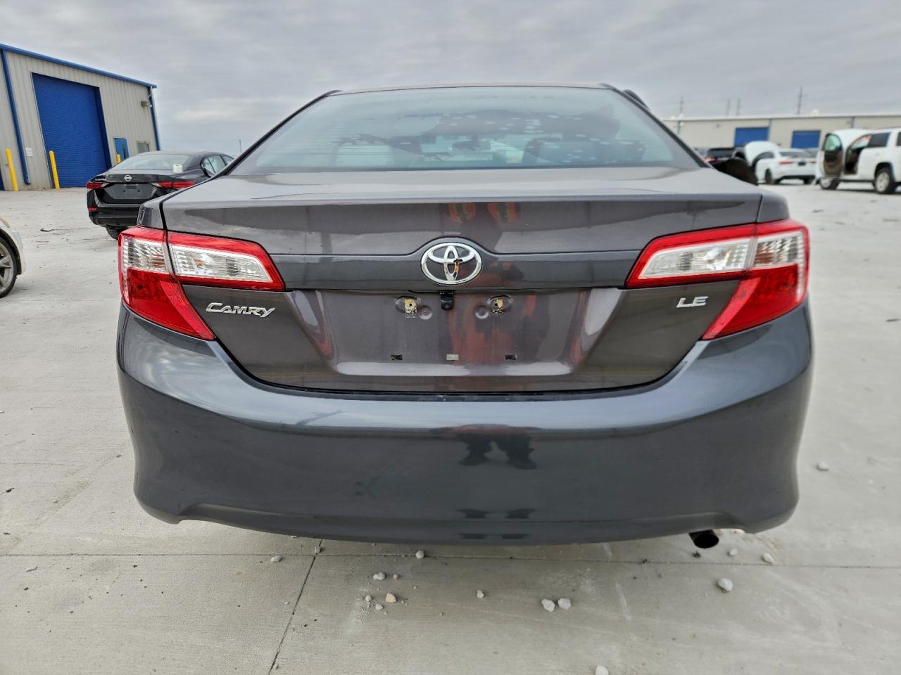 2014 TOYOTA CAMRY LE photo 6