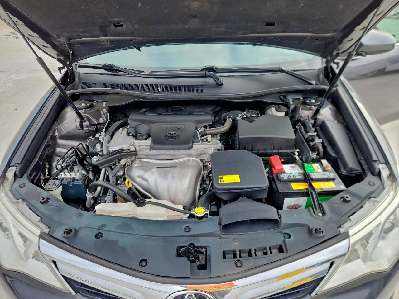 2014 TOYOTA CAMRY LE photo 11