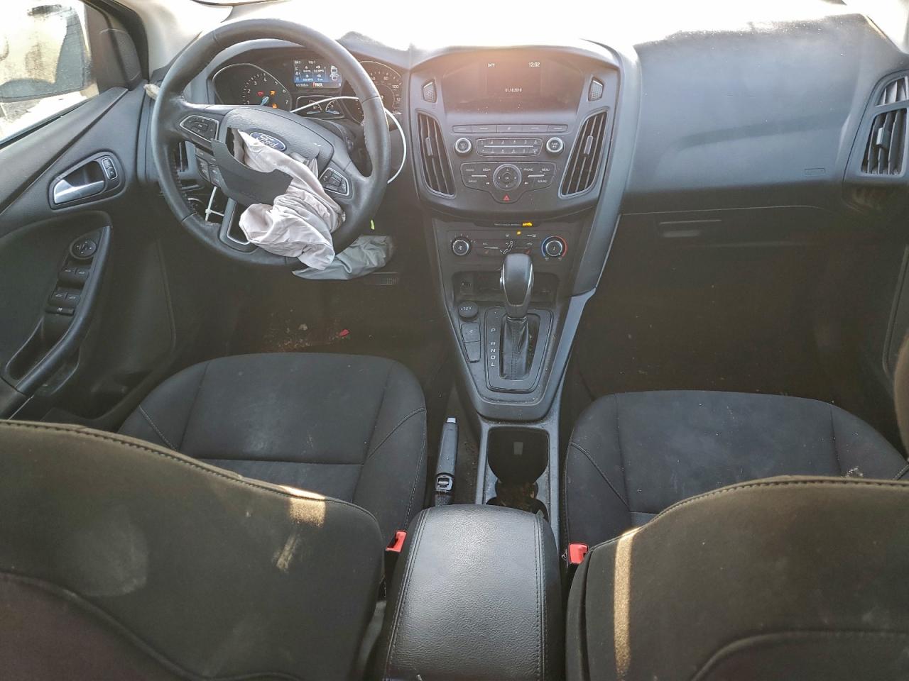 2018 FORD FOCUS SE photo 8
