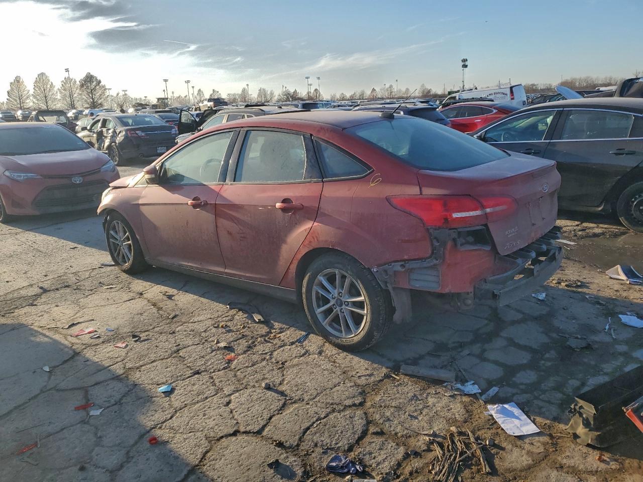 2018 FORD FOCUS SE photo 2