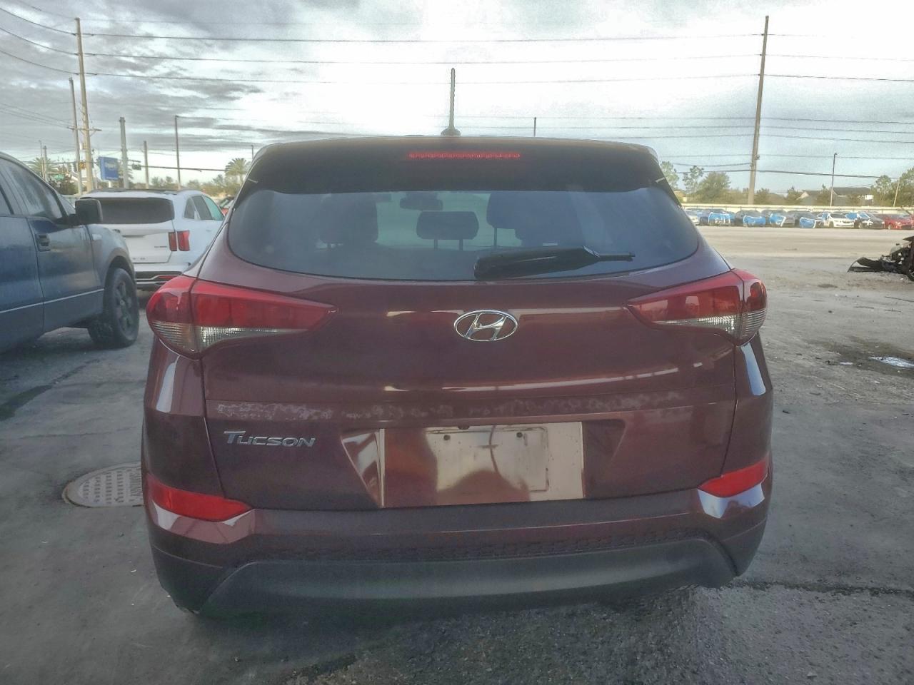 2017 HYUNDAI TUCSON SE photo 6