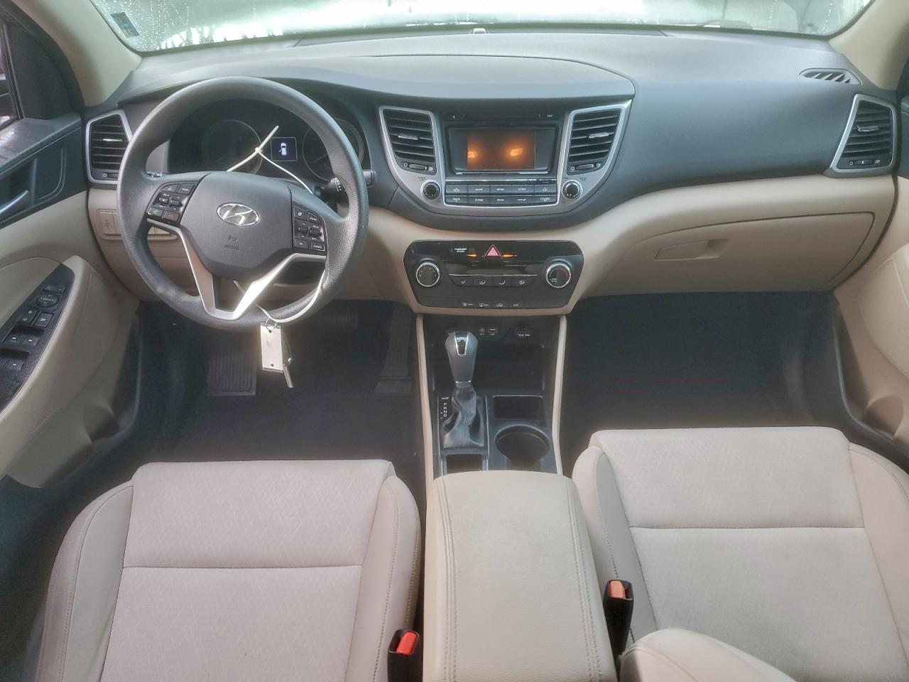 2017 HYUNDAI TUCSON SE photo 8