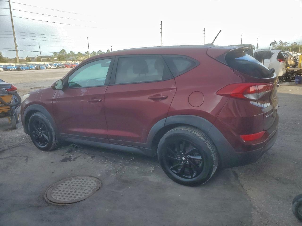 2017 HYUNDAI TUCSON SE photo 2