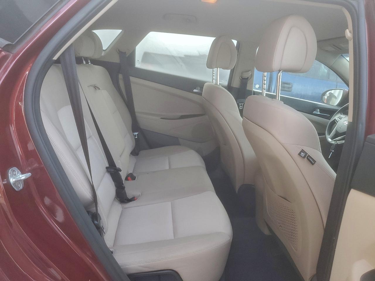 2017 HYUNDAI TUCSON SE photo 11