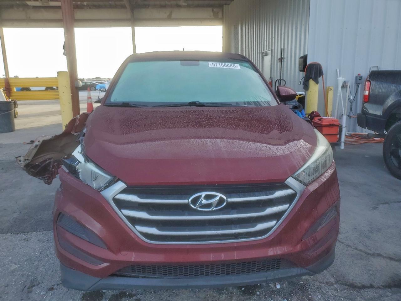 2017 HYUNDAI TUCSON SE photo 5