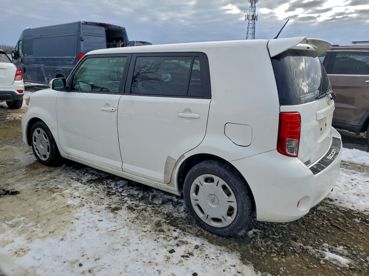 2011 TOYOTA SCION XB photo 2