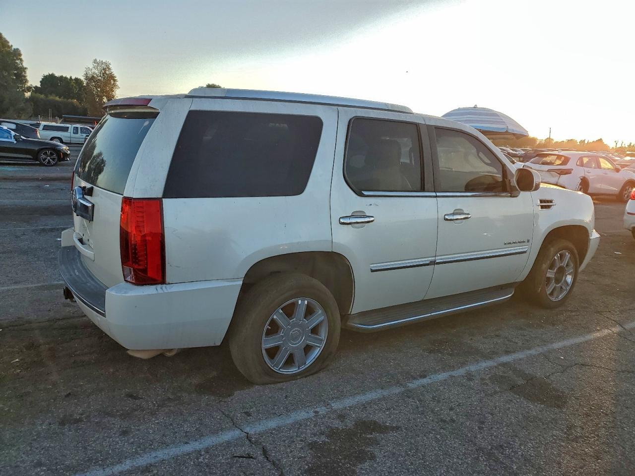 2007 CADILLAC ESCALADE LUXURY photo 3