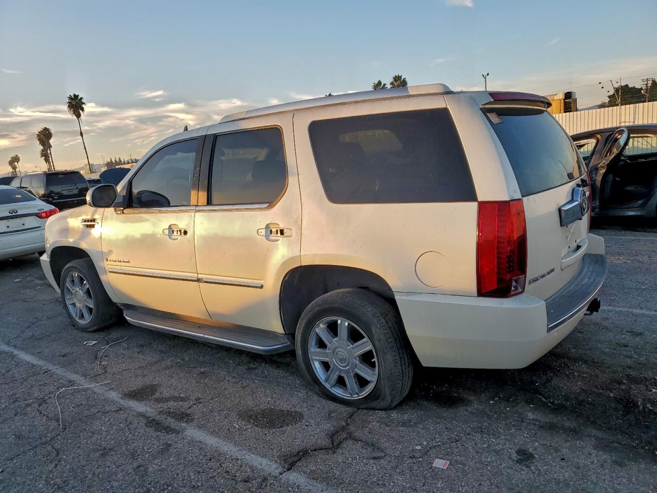2007 CADILLAC ESCALADE LUXURY photo 2
