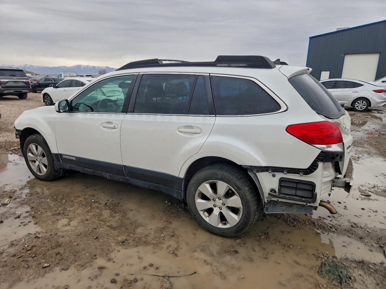2011 SUBARU OUTBACK 3.6R LIMITED photo 2
