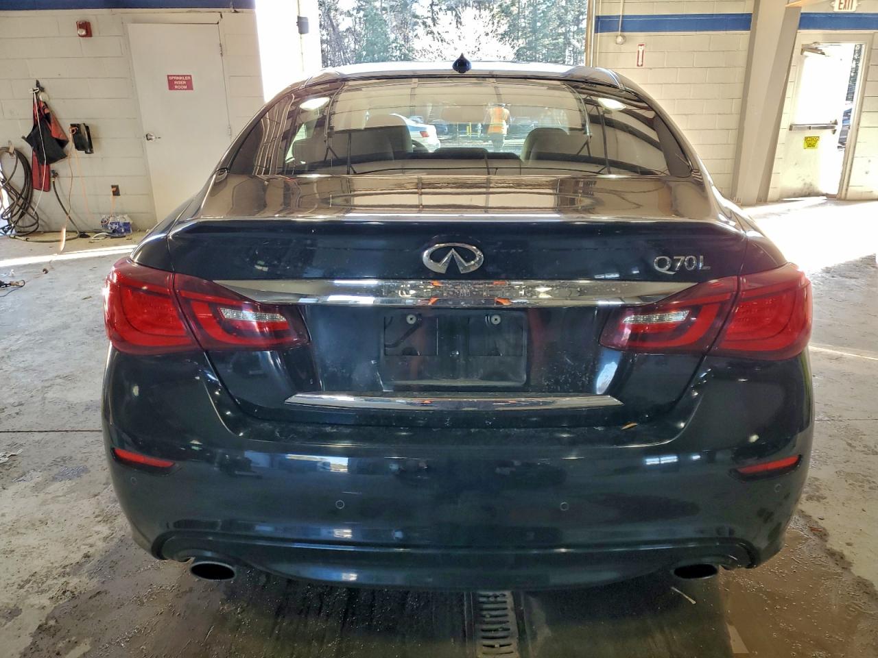 2017 INFINITI Q70L 3.7 photo 6