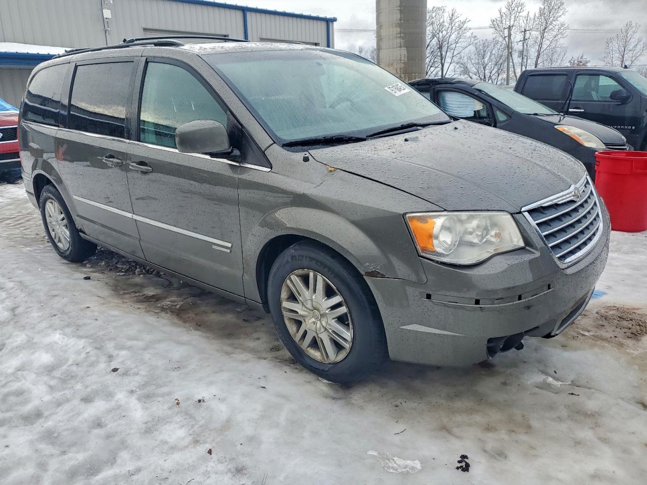 2010 CHRYSLER TOWN & COUNTRY TOURING photo 4