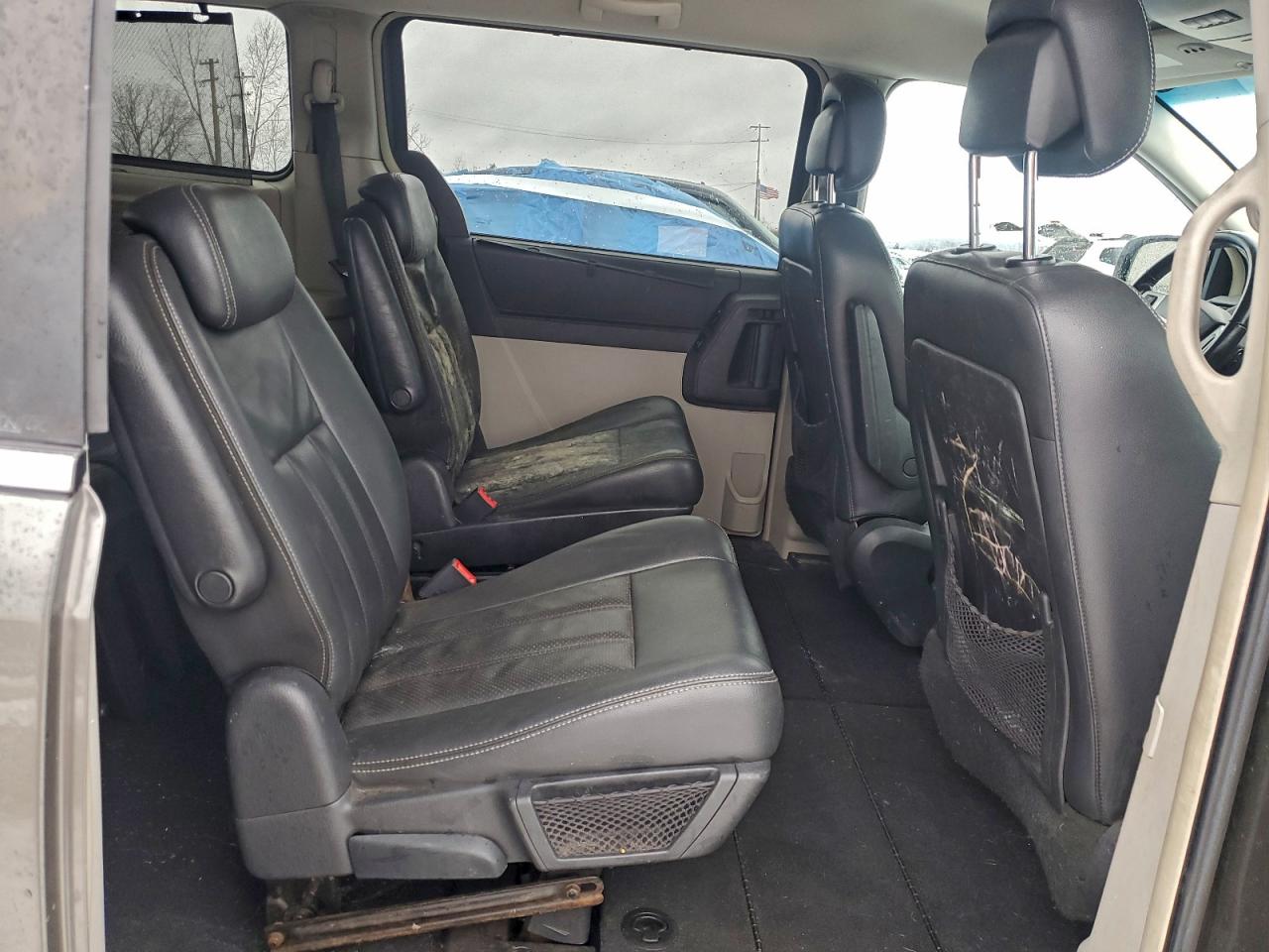 2010 CHRYSLER TOWN & COUNTRY TOURING photo 11