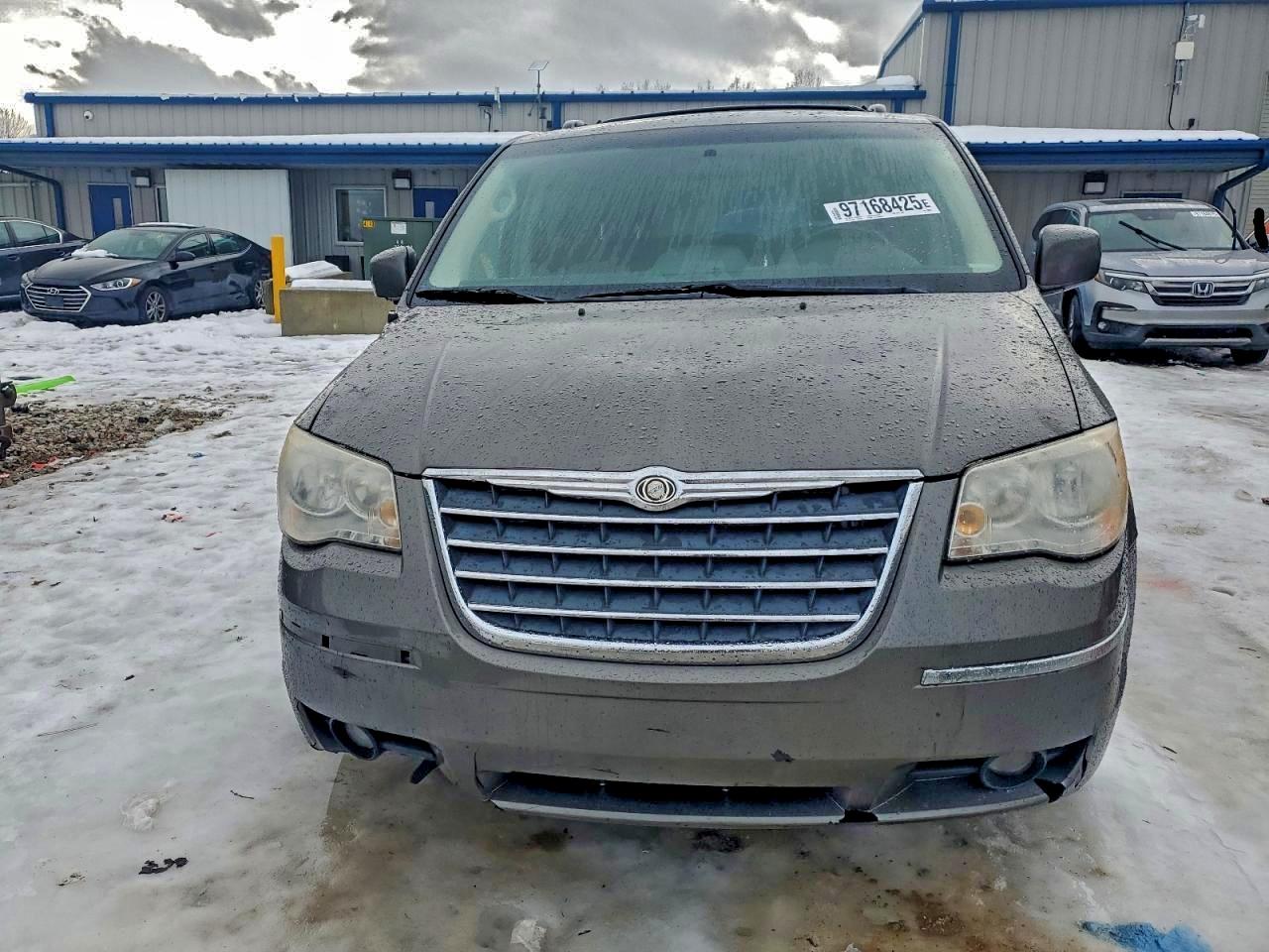 2010 CHRYSLER TOWN & COUNTRY TOURING photo 5