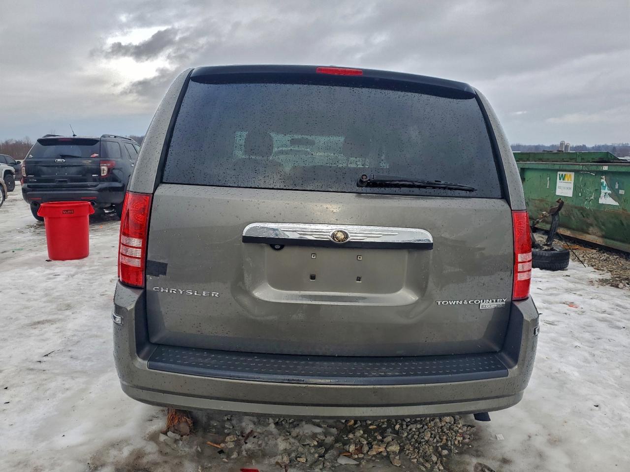 2010 CHRYSLER TOWN & COUNTRY TOURING photo 6