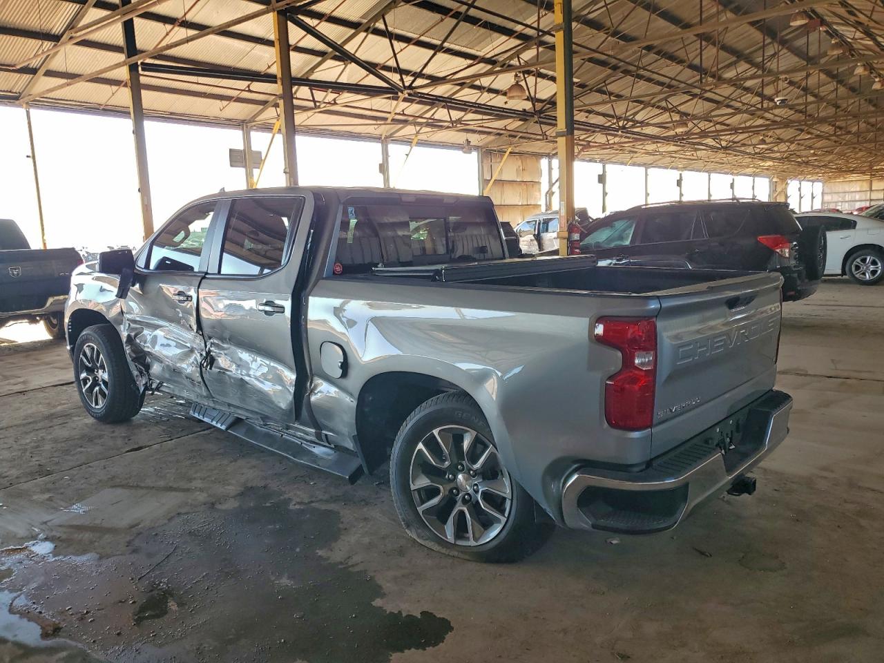2024 CHEVROLET SILVERADO C1500 LT photo 2