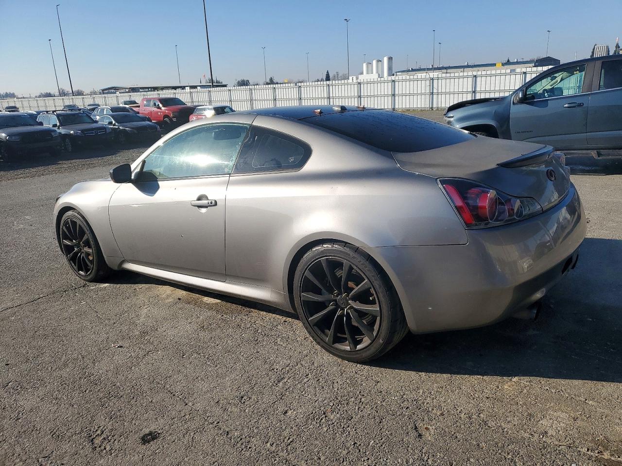 2009 INFINITI G37 BASE photo 2