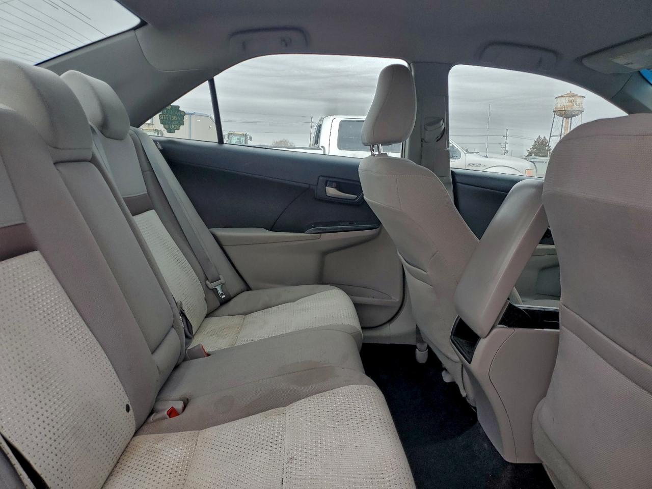 2014 TOYOTA CAMRY L photo 10