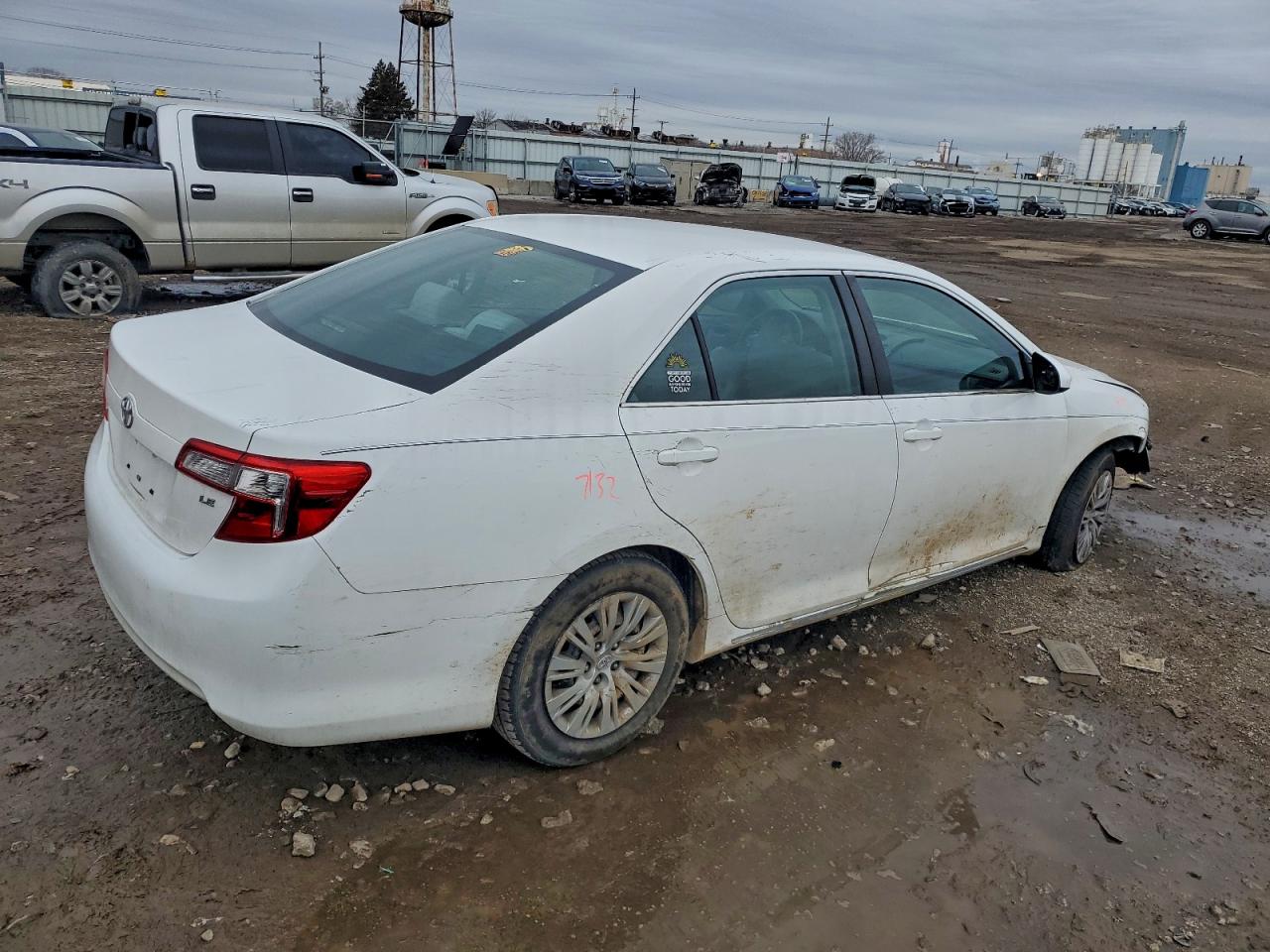 2014 TOYOTA CAMRY L photo 3
