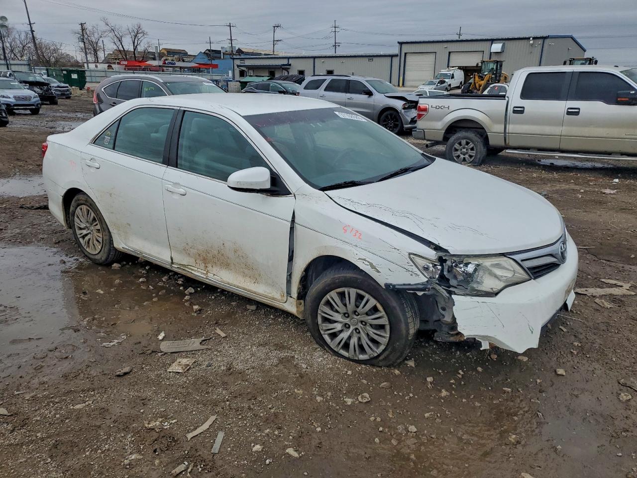 2014 TOYOTA CAMRY L photo 4